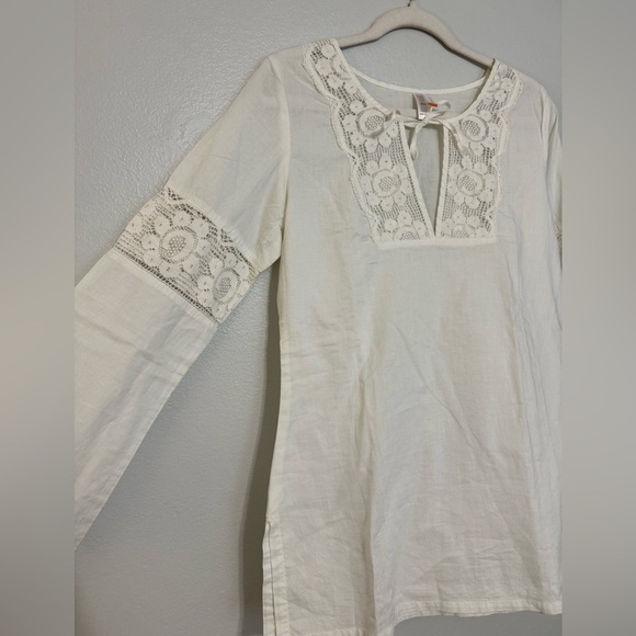 Lucy Active Bell Sleeve Lace Crochet Inset Cotton Peasant Top in Ivory - Picture 2 of 6
